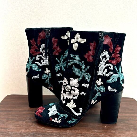 Rebecca Minkoff Bojana Embroidered Black Suede Boots Sz 9.5 - Picture 7 of 15
